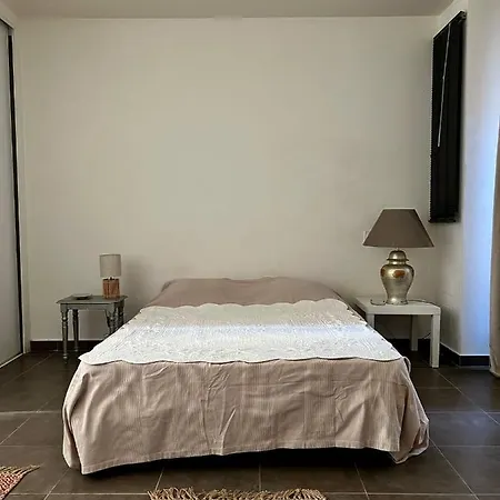 Apartment Centre Calvi : A Cote Du Petit Marche De Calvi. Calvi (Corsica)